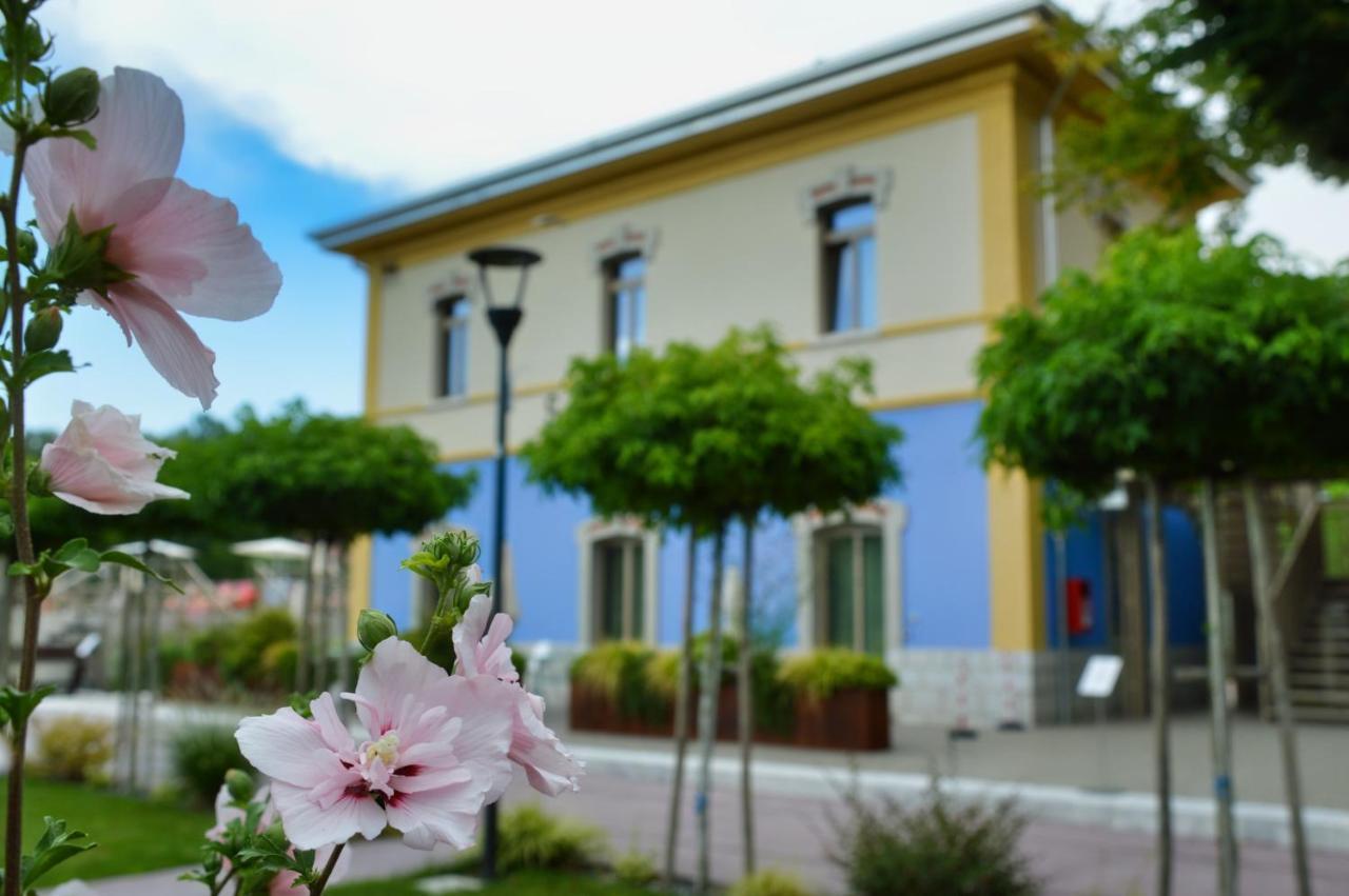 Borgo Stazione Bike Inn Valeggio sul Mincio Bagian luar foto